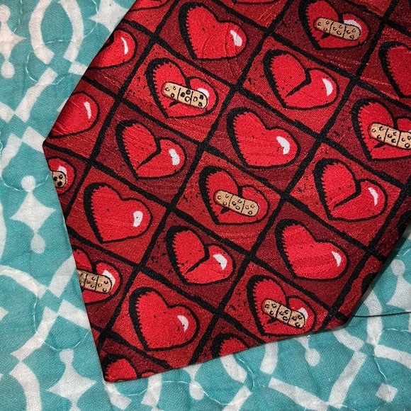 Vintage 1996 RM Style mens silk tie broken hearts with bandaids red black tan - Picture 1 of 9